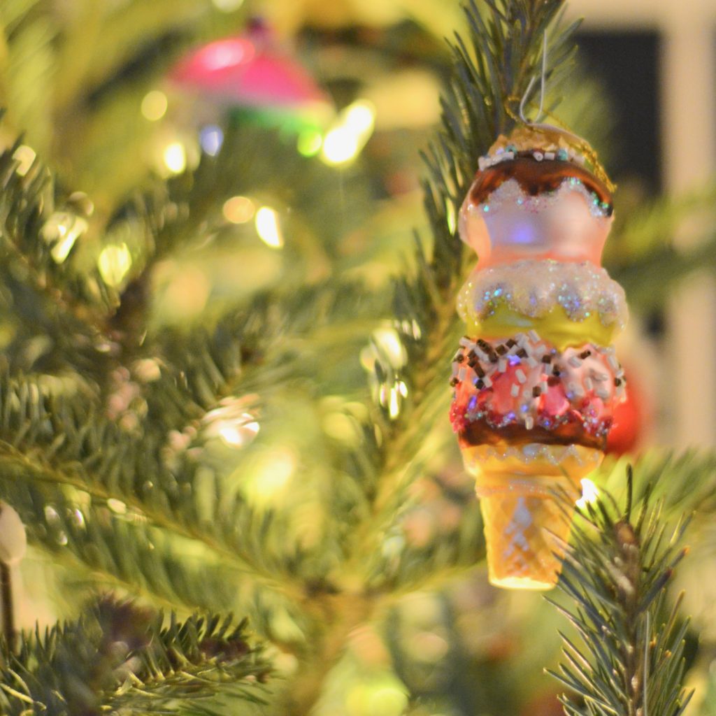 Stylish + Easy Christmas Ornaments to Make - Cate Holcombe Interiors