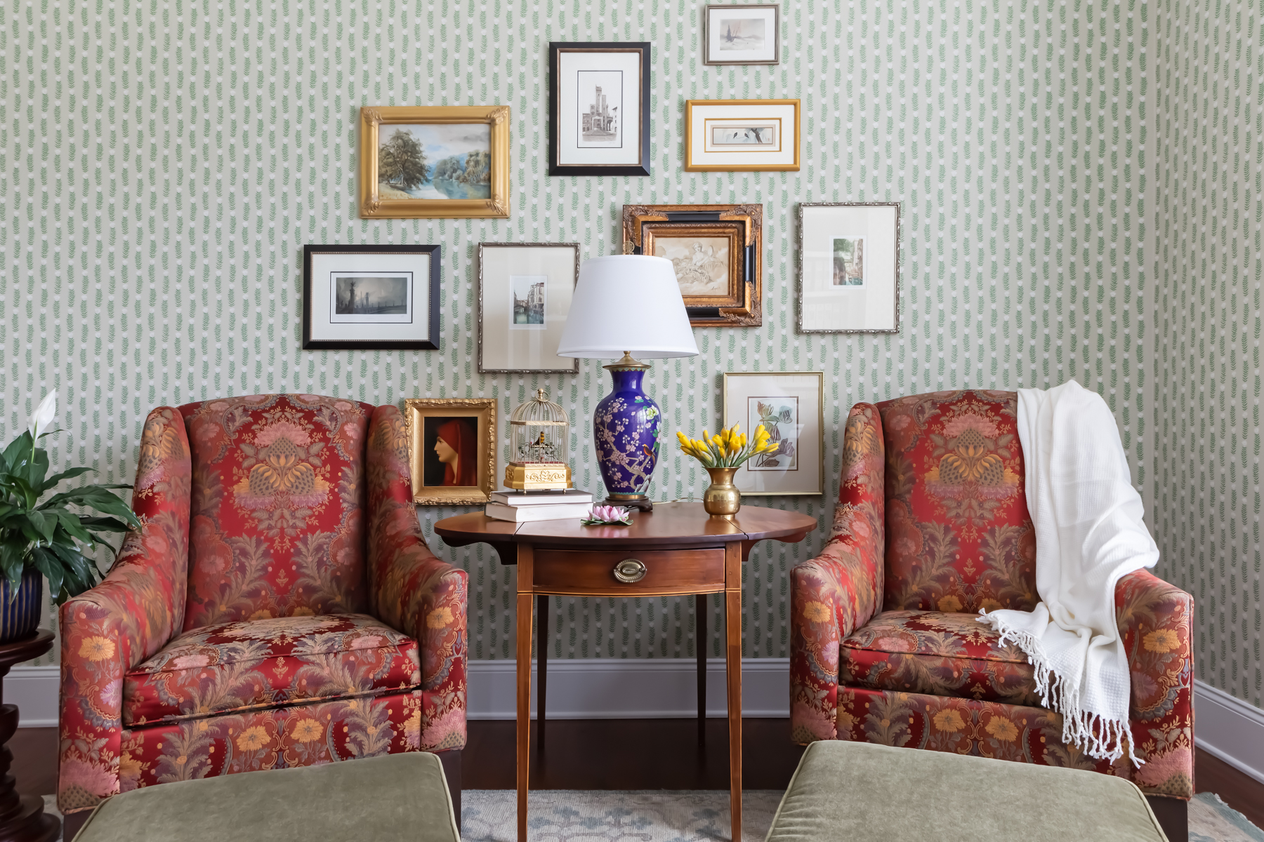 gorgeous silk chairs, wall art gallery, small scale wallpaper